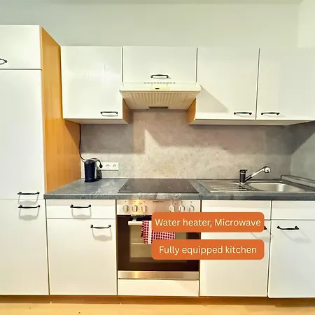 Apartment - Naehe Bahnhof - Arbeitsplatz - Badewanne - Piano