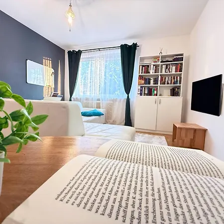 - Naehe Bahnhof - Arbeitsplatz - Badewanne - Piano Apartment Schalchham
