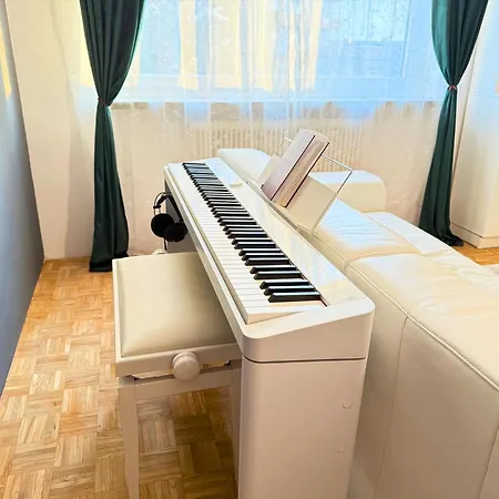 - Naehe Bahnhof - Arbeitsplatz - Badewanne - Piano Apartment *
