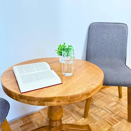 - Naehe Bahnhof - Arbeitsplatz - Badewanne - Piano * Schalchham