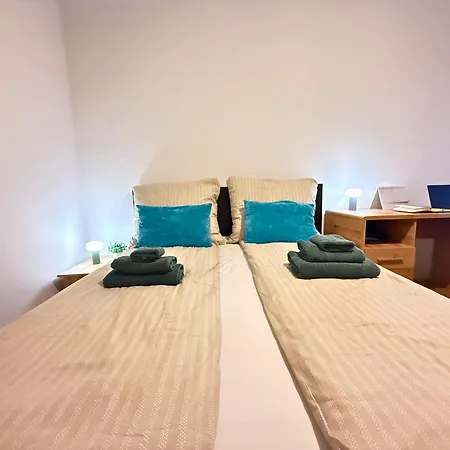 Apartment - Naehe Bahnhof - Arbeitsplatz - Badewanne - Piano Schalchham