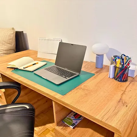Apartment - Naehe Bahnhof - Arbeitsplatz - Badewanne - Piano *