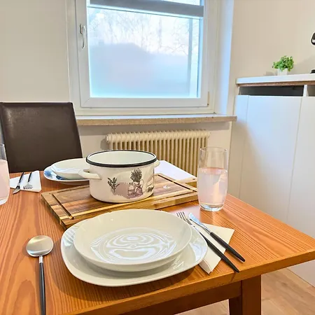 - Naehe Bahnhof - Arbeitsplatz - Badewanne - Piano * Schalchham