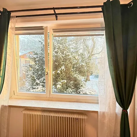Apartment - Naehe Bahnhof - Arbeitsplatz - Badewanne - Piano Schalchham