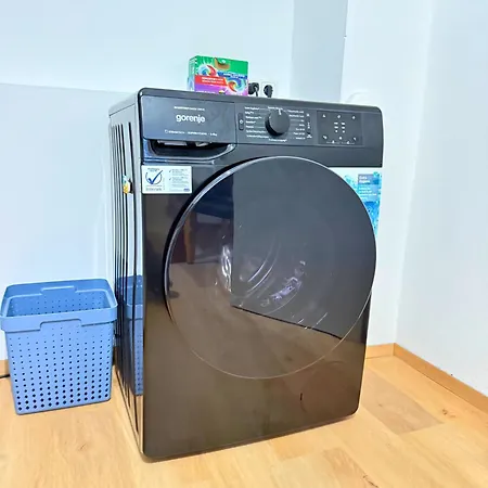 - Naehe Bahnhof - Arbeitsplatz - Badewanne - Piano * Schalchham